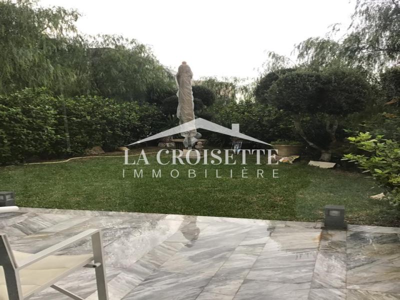 Triplex meublé S+4 avec vue mer à Gammarth